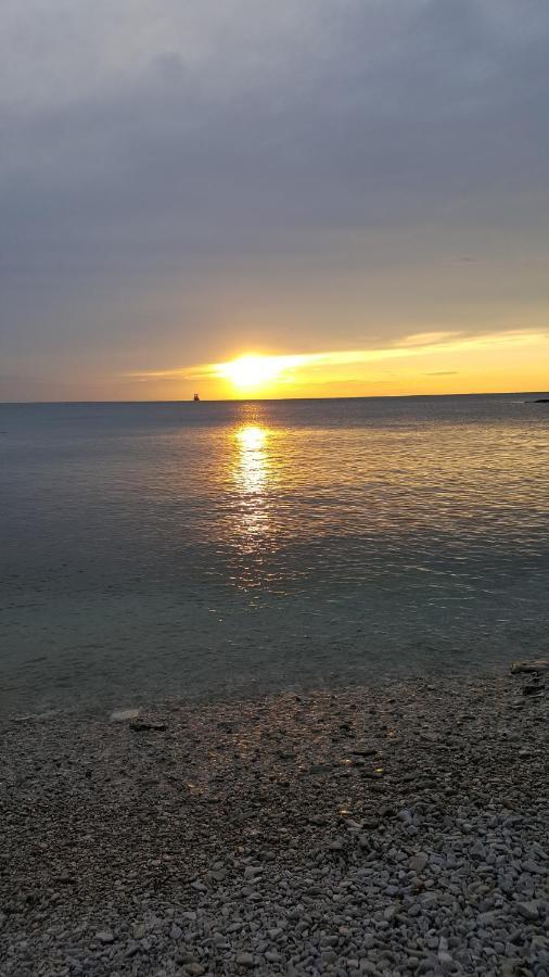 Apartment Tomas Near The Beach Pula Bagian luar foto